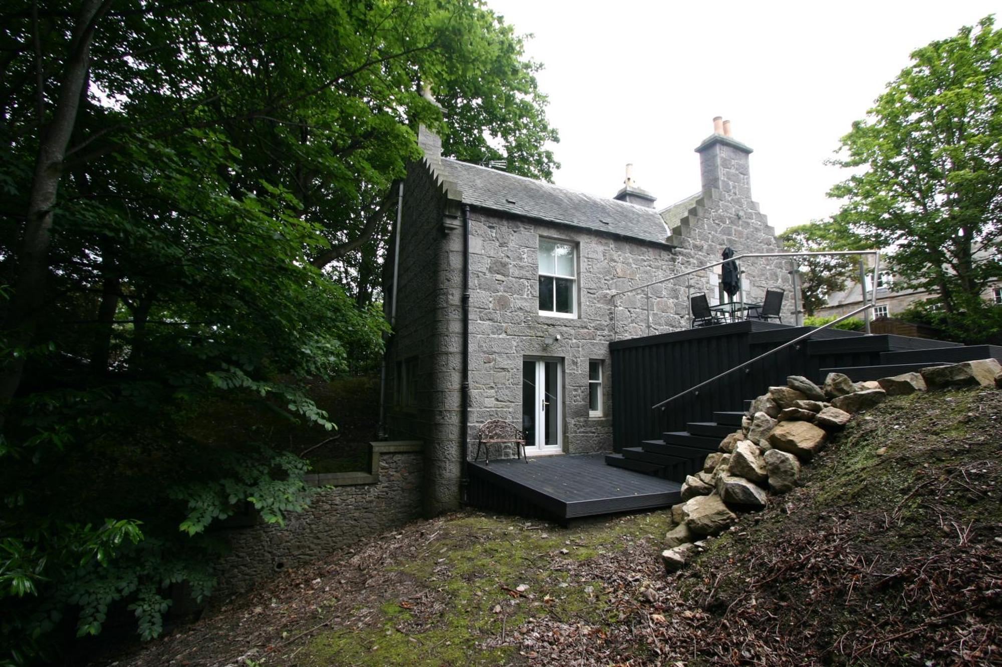 Historic Baronial Lodge With Parking, Aberdeen City Centre Buitenkant foto