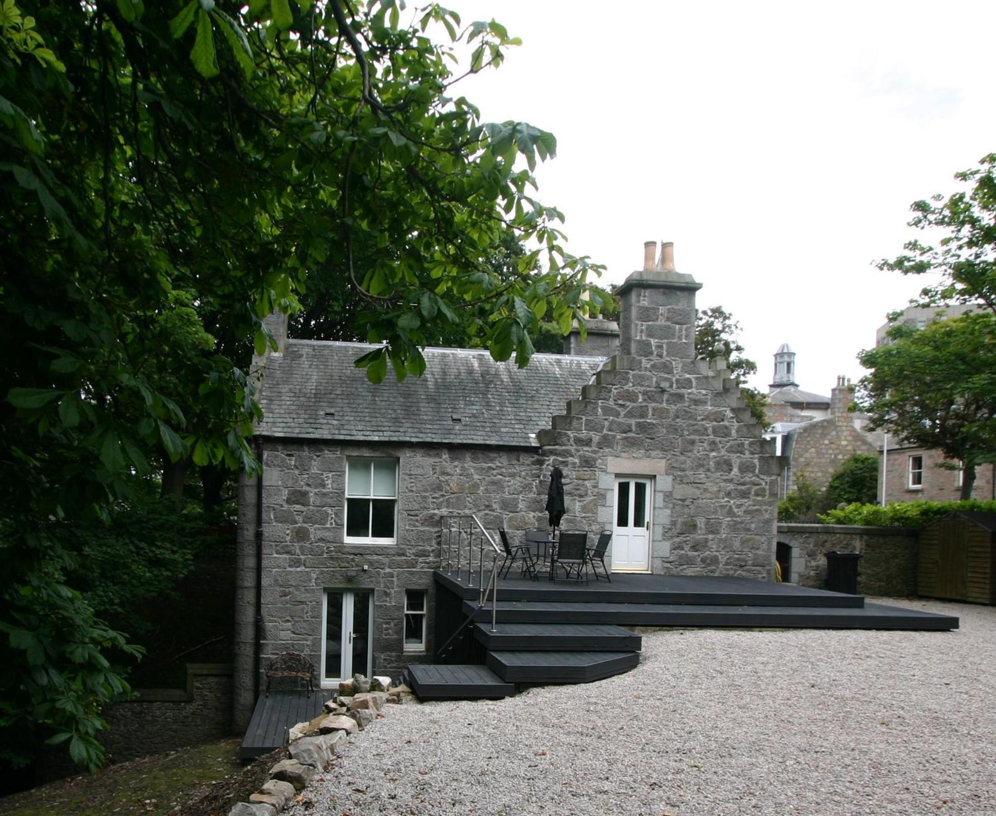 Historic Baronial Lodge With Parking, Aberdeen City Centre Buitenkant foto