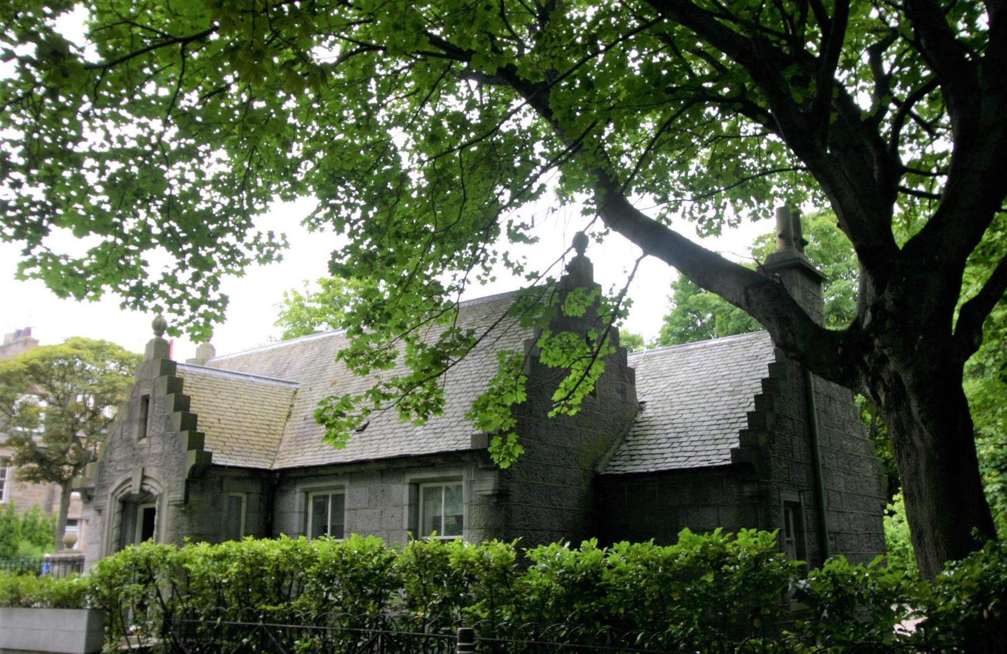 Historic Baronial Lodge With Parking, Aberdeen City Centre Buitenkant foto