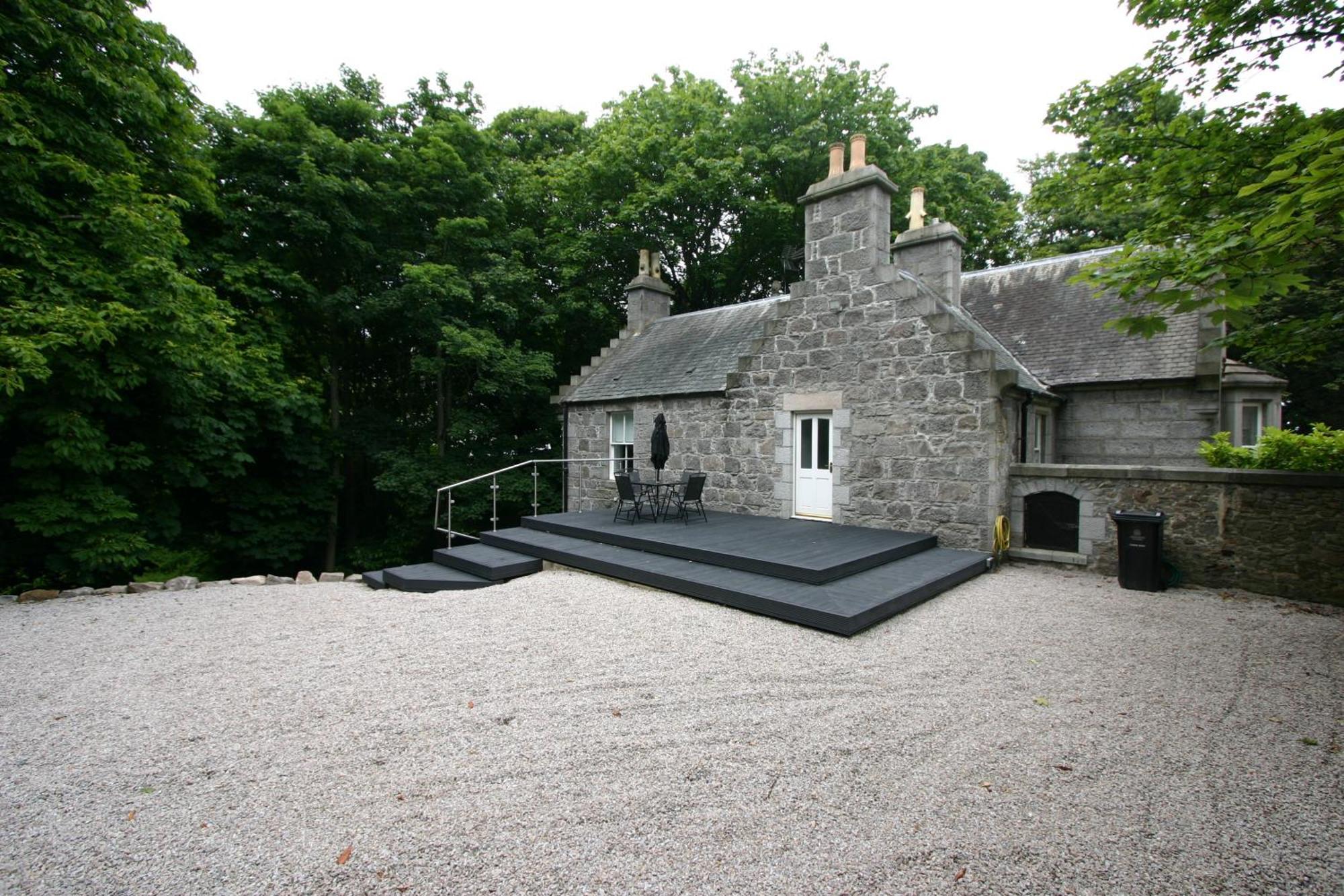 Historic Baronial Lodge With Parking, Aberdeen City Centre Buitenkant foto